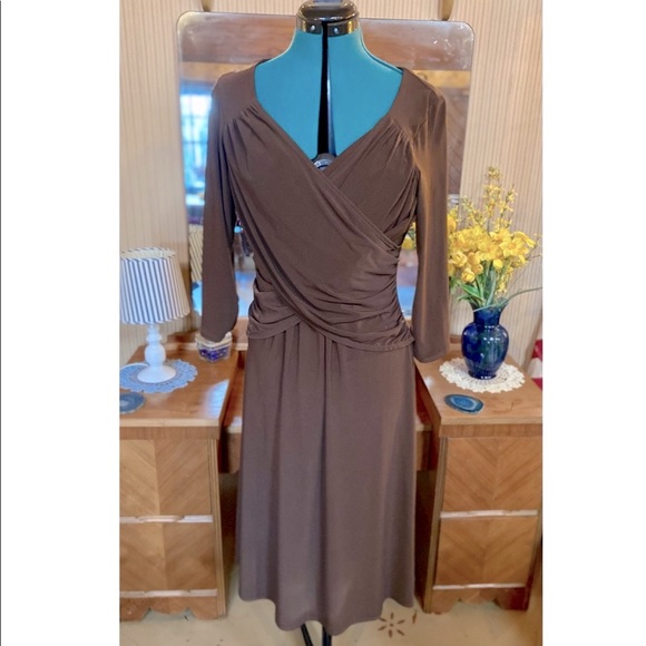 Brown dress - Picture 2 of 8